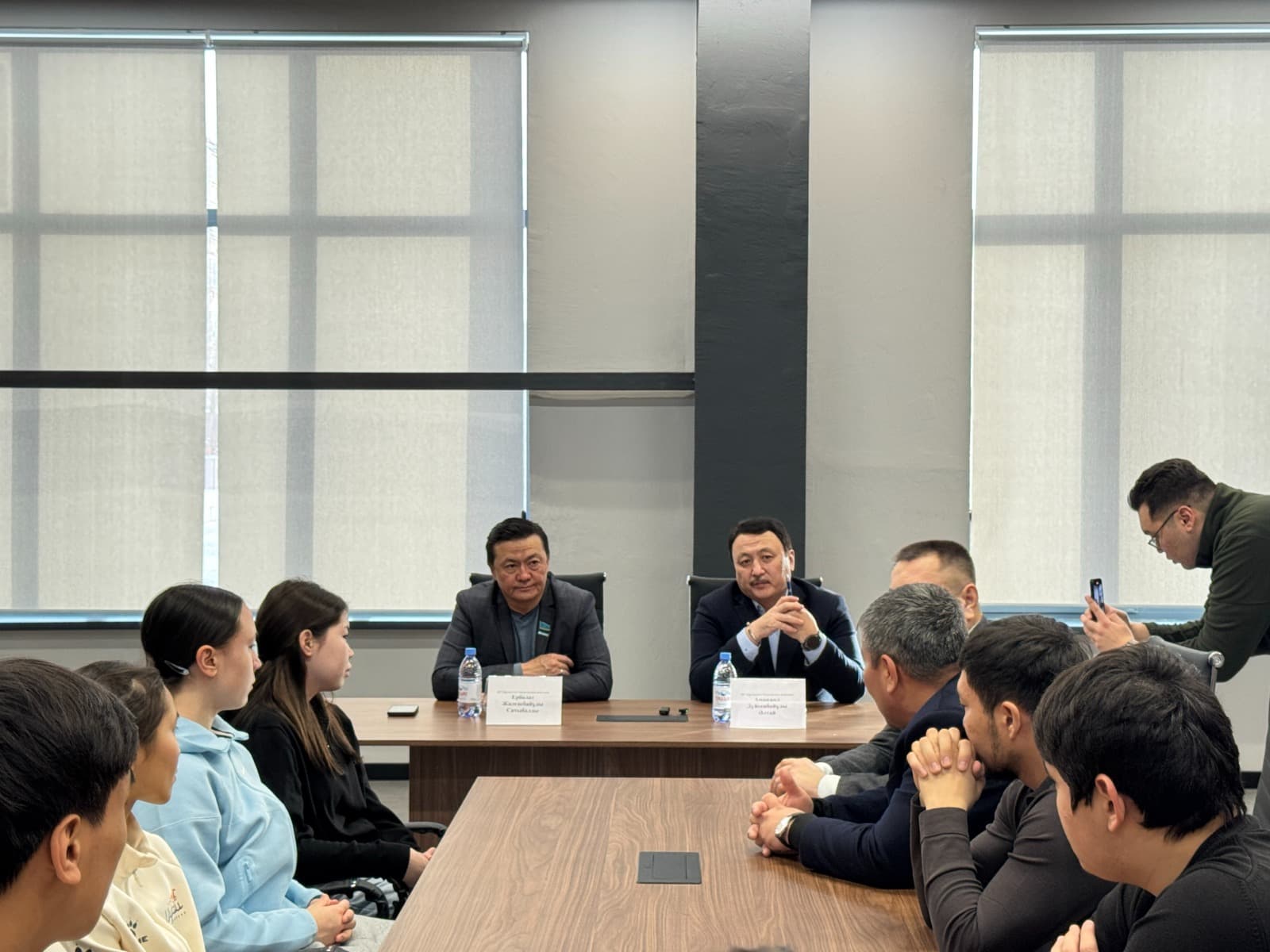 Депутаты Мажилиса обсудили вопросы поддержки детского спорта с жителями Жезказгана