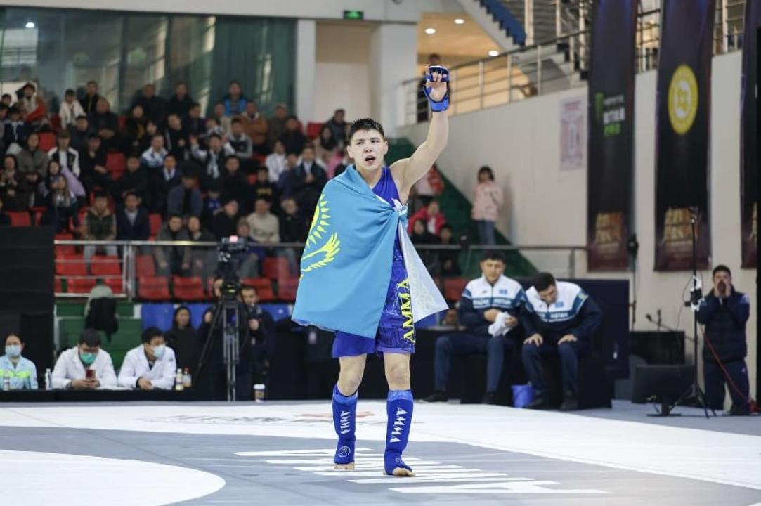 АЛТЫН ТАҚҚАН ҚАДЫРБЕК