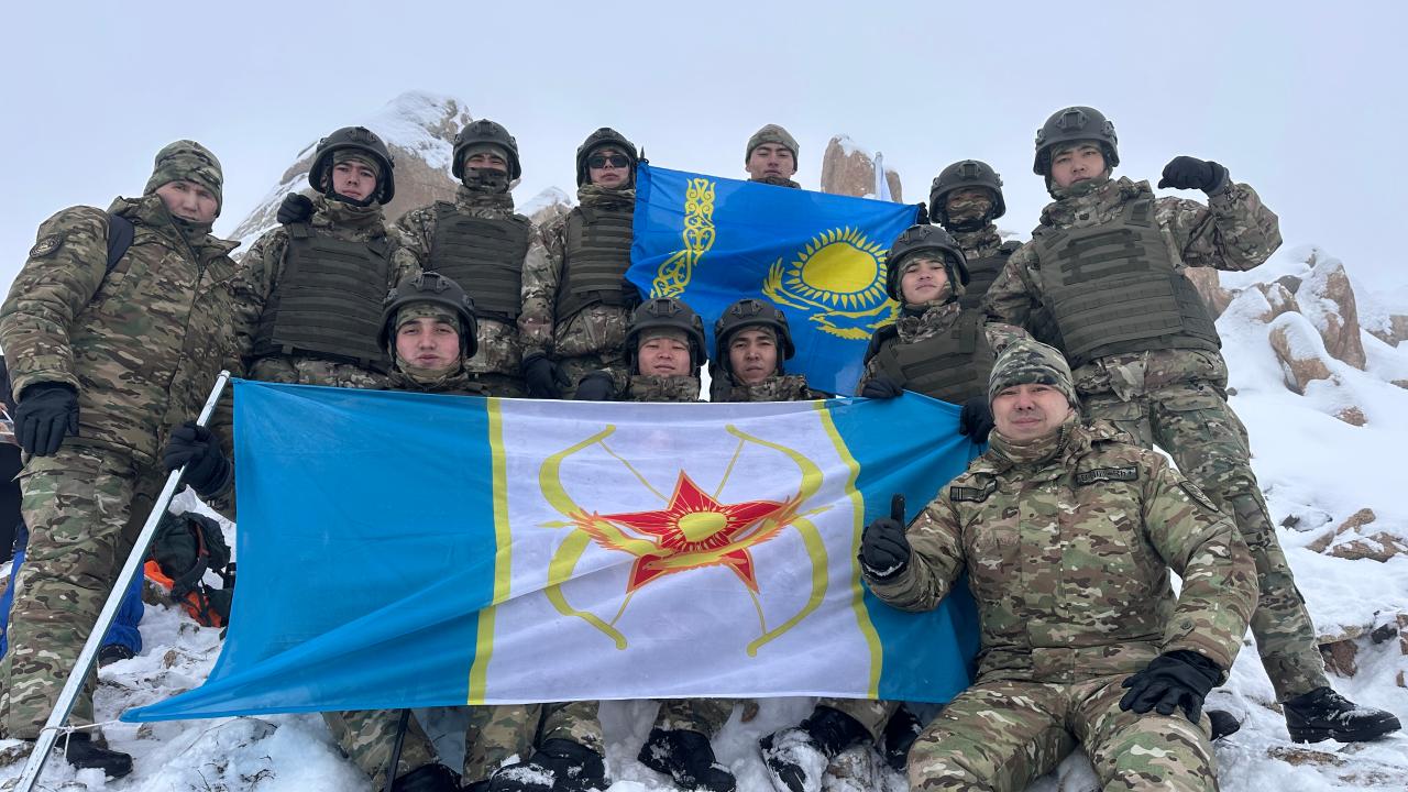 Министерлік туралы Қызметі Құжаттар Баспасөз орталығы Байланыс ақпараты Онлайн қабылдау Күштік құрылымдар жоғары оқу орындарының курсанттары Іле Алатауындағы 3500 метрлік шыңды бағындырды