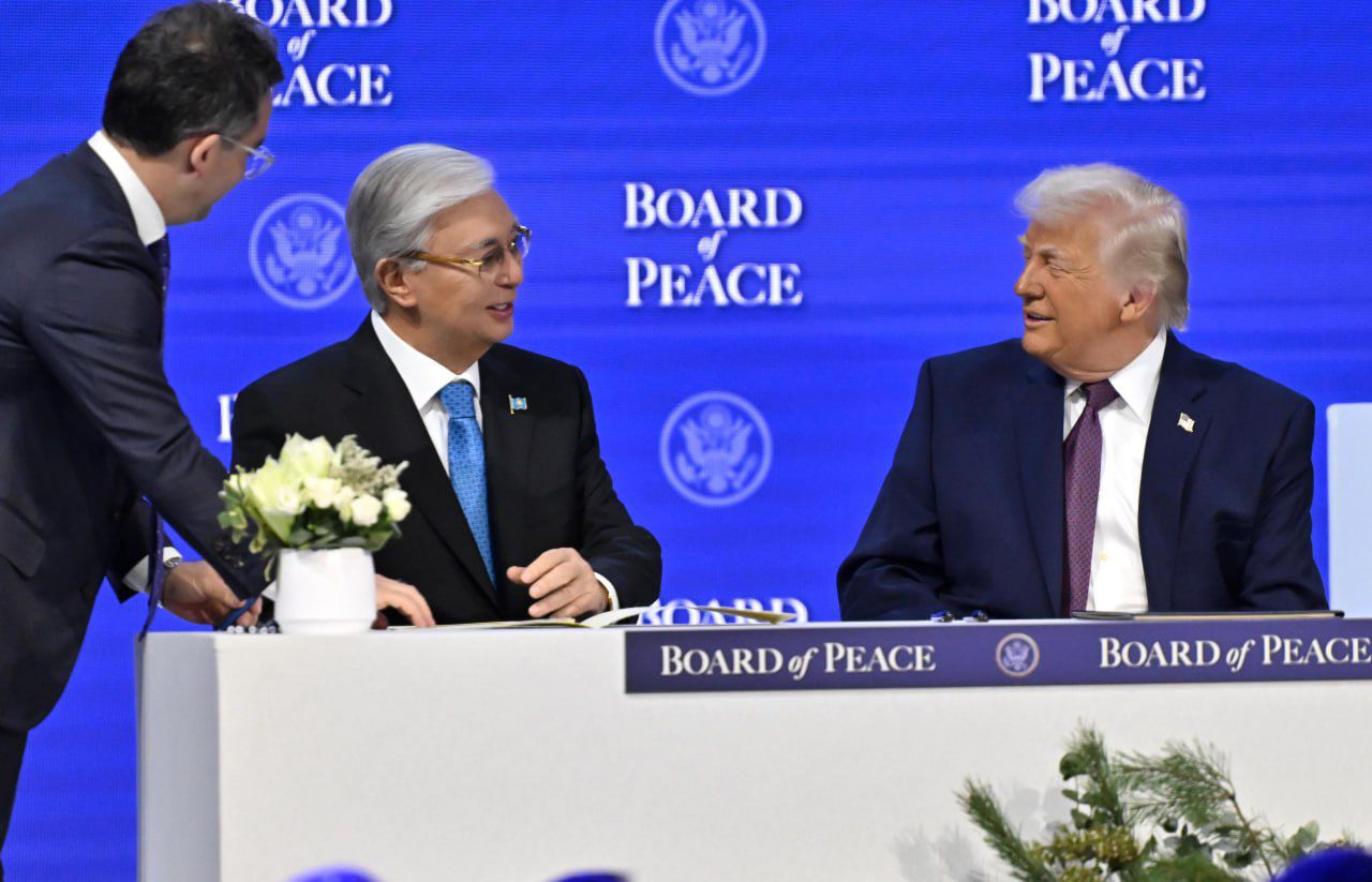 Қасым-Жомарт Тоқаев пен Дональд Трамптың қысқаша әңгімесі БАҚ назарында болды