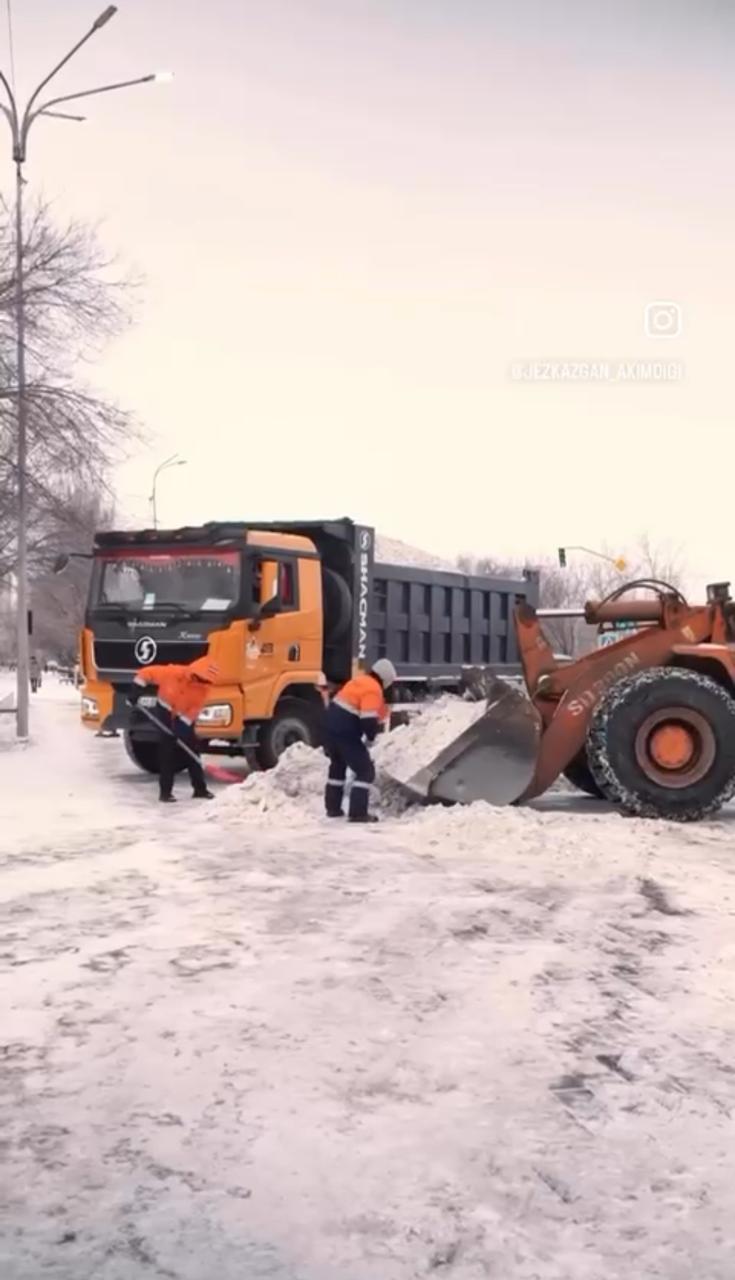 Таза Қазақстан: Жезқазған қаласындағы қар тазалығы жұмыстары