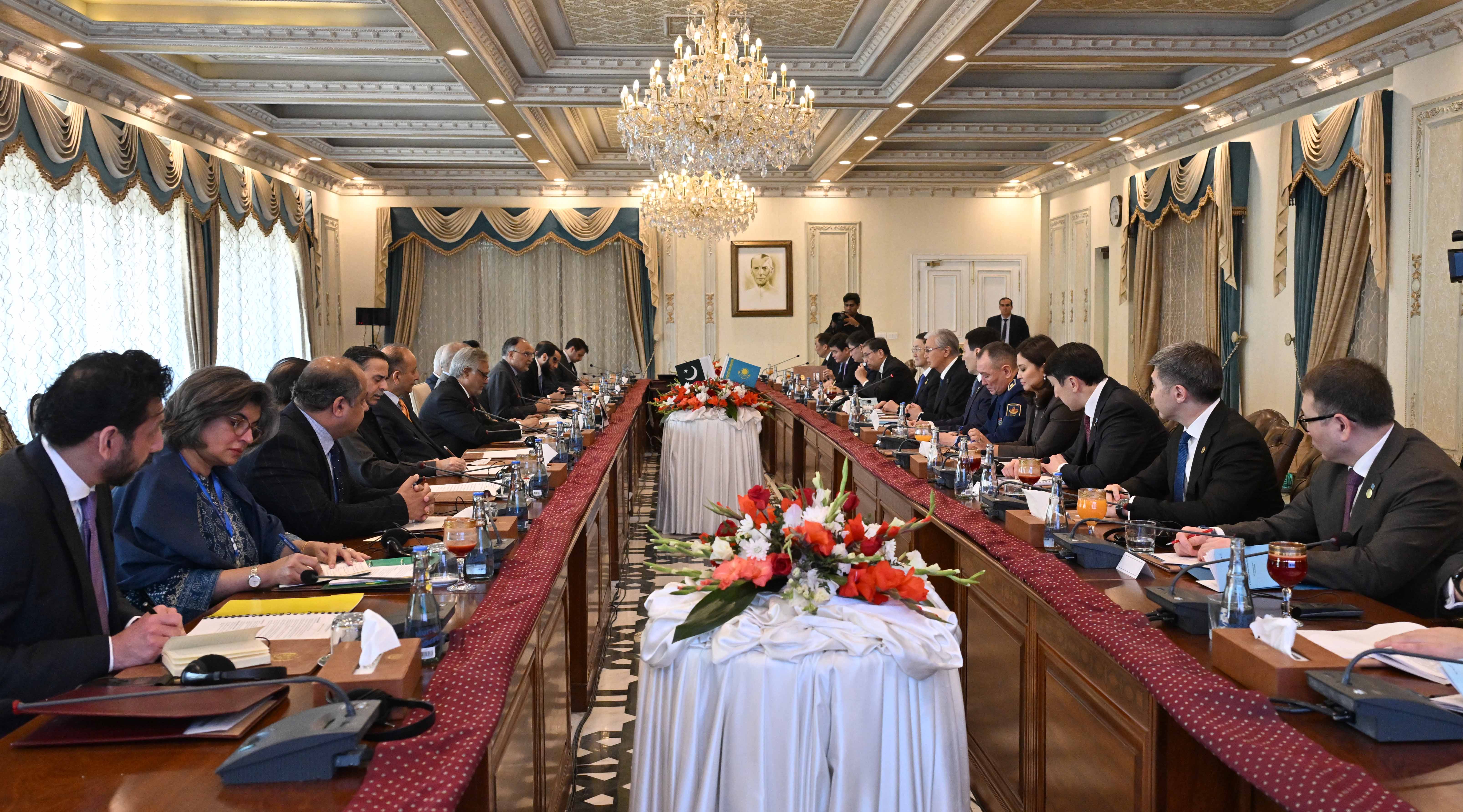 Мемлекет басшысы Пәкістан Премьер-министрі Шахбаз Шарифпен келіссөз жүргізді