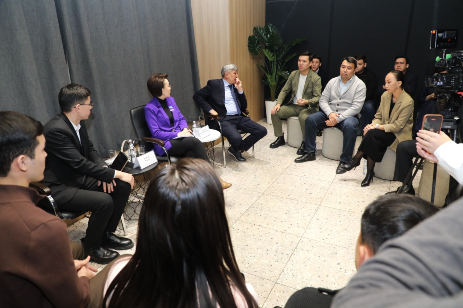 Алматинская молодежь выразила поддержку проекту новой Конституции