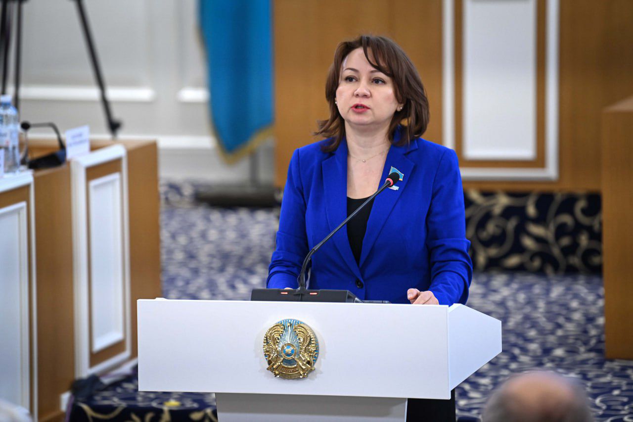 В новой Конституции будут четко прописаны все процедуры, сроки и регламенты переходного периода Конституционная комиссия обсудила порядок вступления в силу новой Конституции Новая Конституция обеспечит полную правовую ясность в переходный период Члены Конституционной комиссии обсудили сроки полномочий действующего Парламента в переходный период В новой Конституции будут четко прописаны все переходные процедуры, сроки и регламенты – Снежанна Имашева