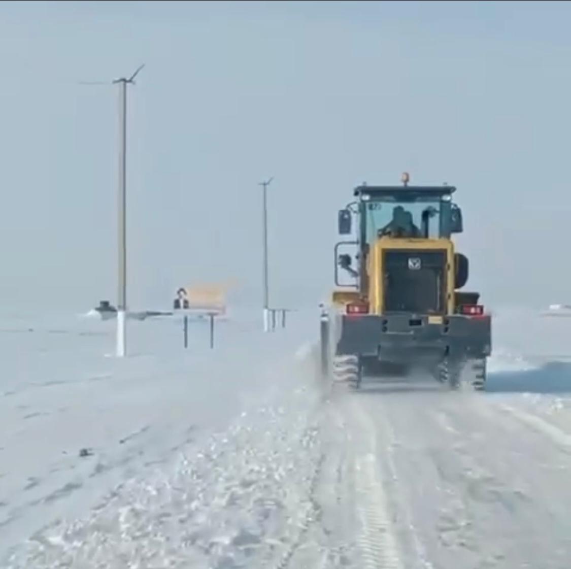 Ұлытау ауданында қысқы маусымға байланысты қар тазалау жұмыстары күшейтілді