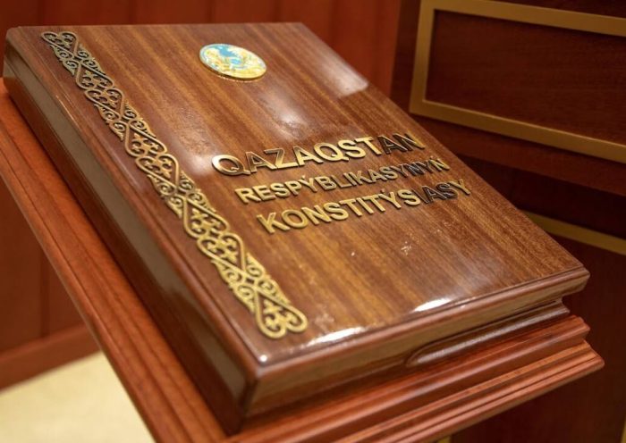 Ответственность за каждое слово: Как была принята Конституция?