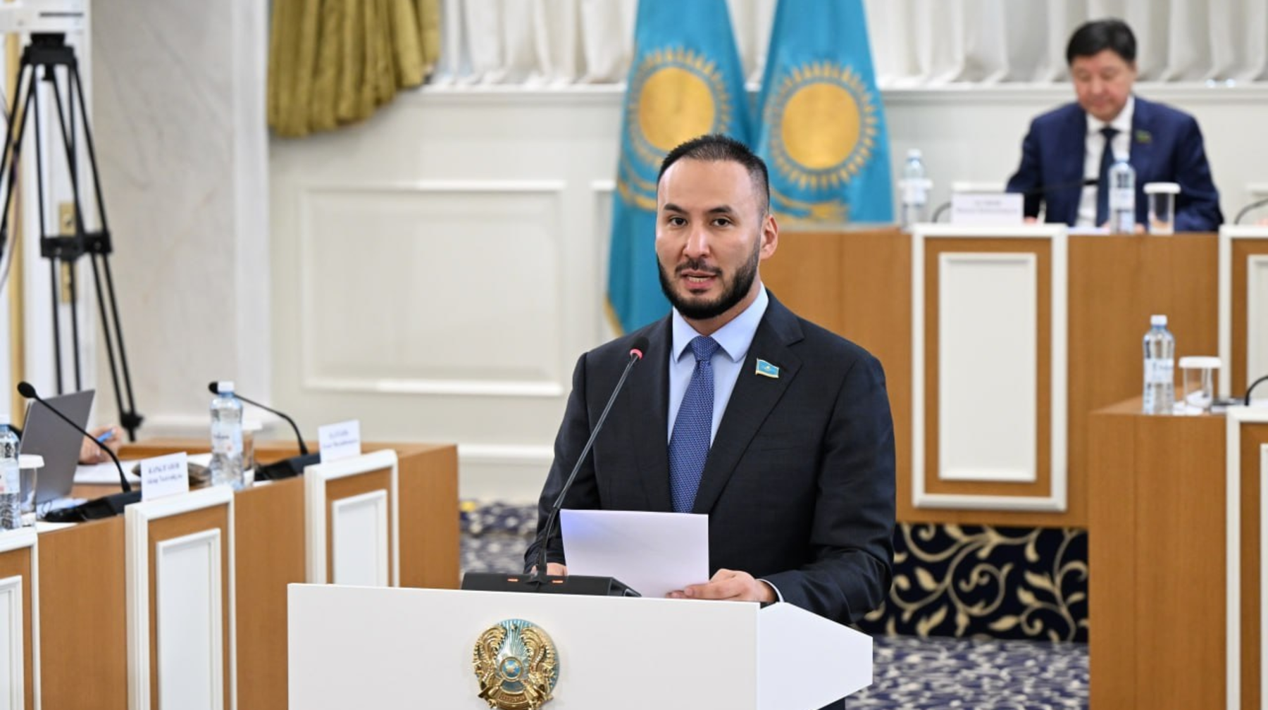 Жаңа Конституцияның жобасы тарихи сабақтастықты сақтайды әрі жаңа сын-қатерлерді ескереді – Айдарбек Қожаназаров