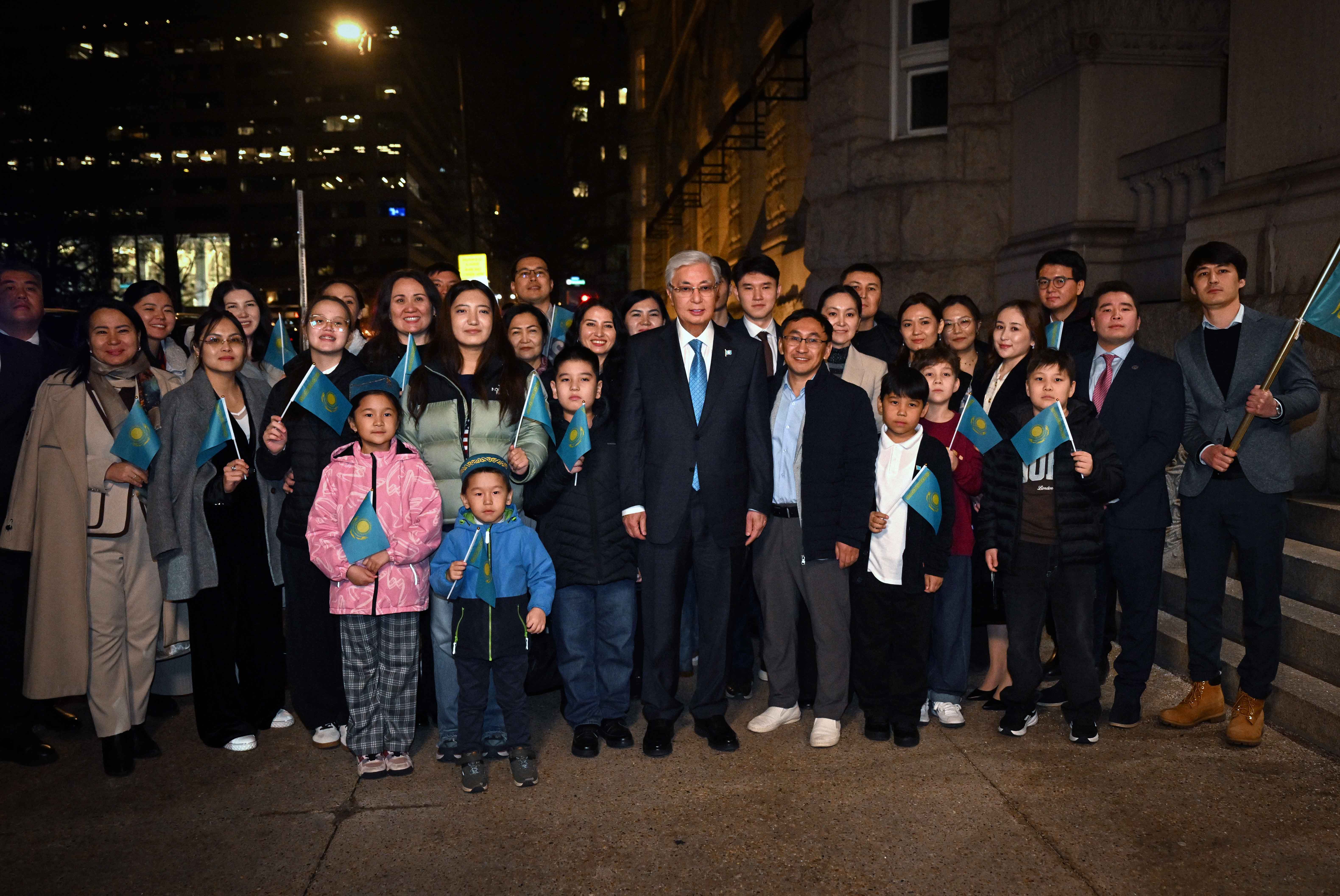 Қасым-Жомарт Тоқаев Вашингтонда отандастарымен кездесті