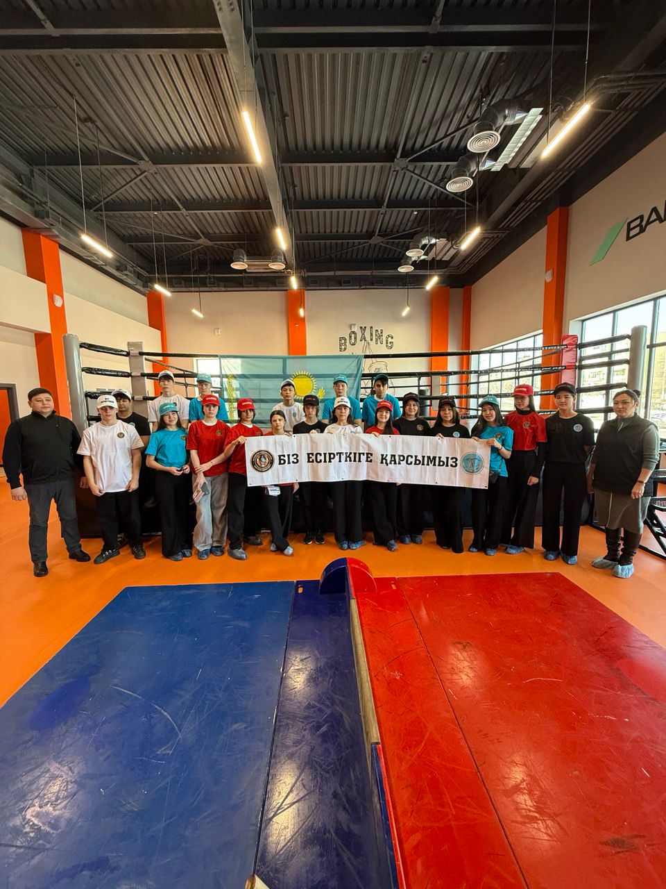 Есірткіге жол жоқ: Жасөспірімдер әлемдік деңгейдегі чемпионмен бірге жаттығу жасады