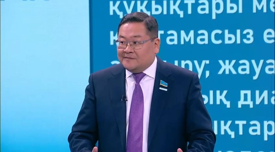 Айдос Сарым: Жаңа Конституцияның 3-бабы – мемлекеттік саясаттың негізгі тірегі