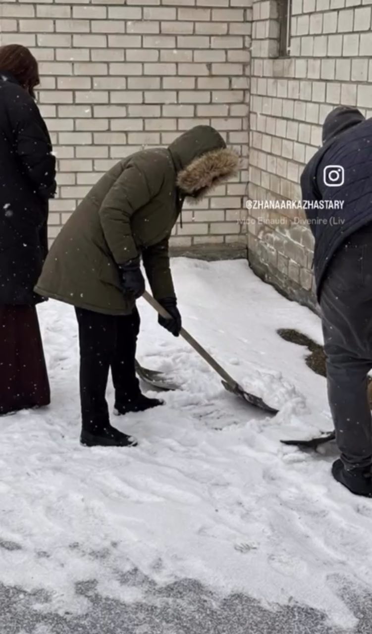 Таза Қазақстан: Жаңаарқа ауданында қар тазалау жұмыстары жүргізілуде