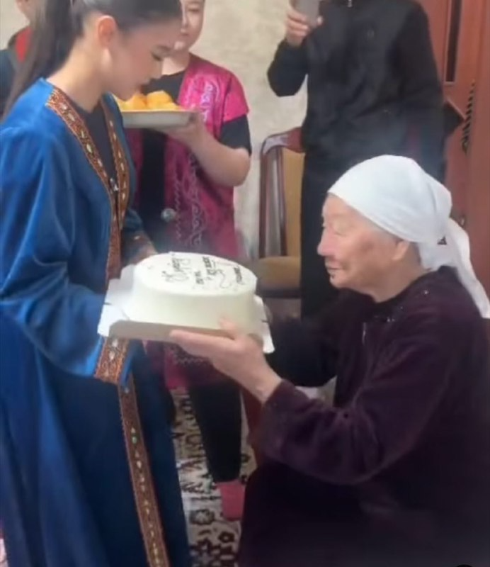 17 наурыз Шаңырақ күніне орай Ұлытау облысы "Ассамблея жастары" ардақты әжелеріміздің үйіне барып, мерекемен құттықтады