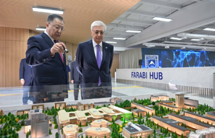 Қасым-Жомарт Тоқаев Алматы қаласына жұмыс сапары аясында Әл-Фараби атындағы Қазақ ұлттық университеті-не барып, оқу орнының ғылыми әлеуетімен танысты