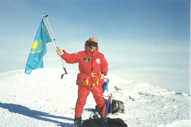 Е.Т. Ильинскийге «Қазақстанның Еңбек Ері» атағын беру туралы