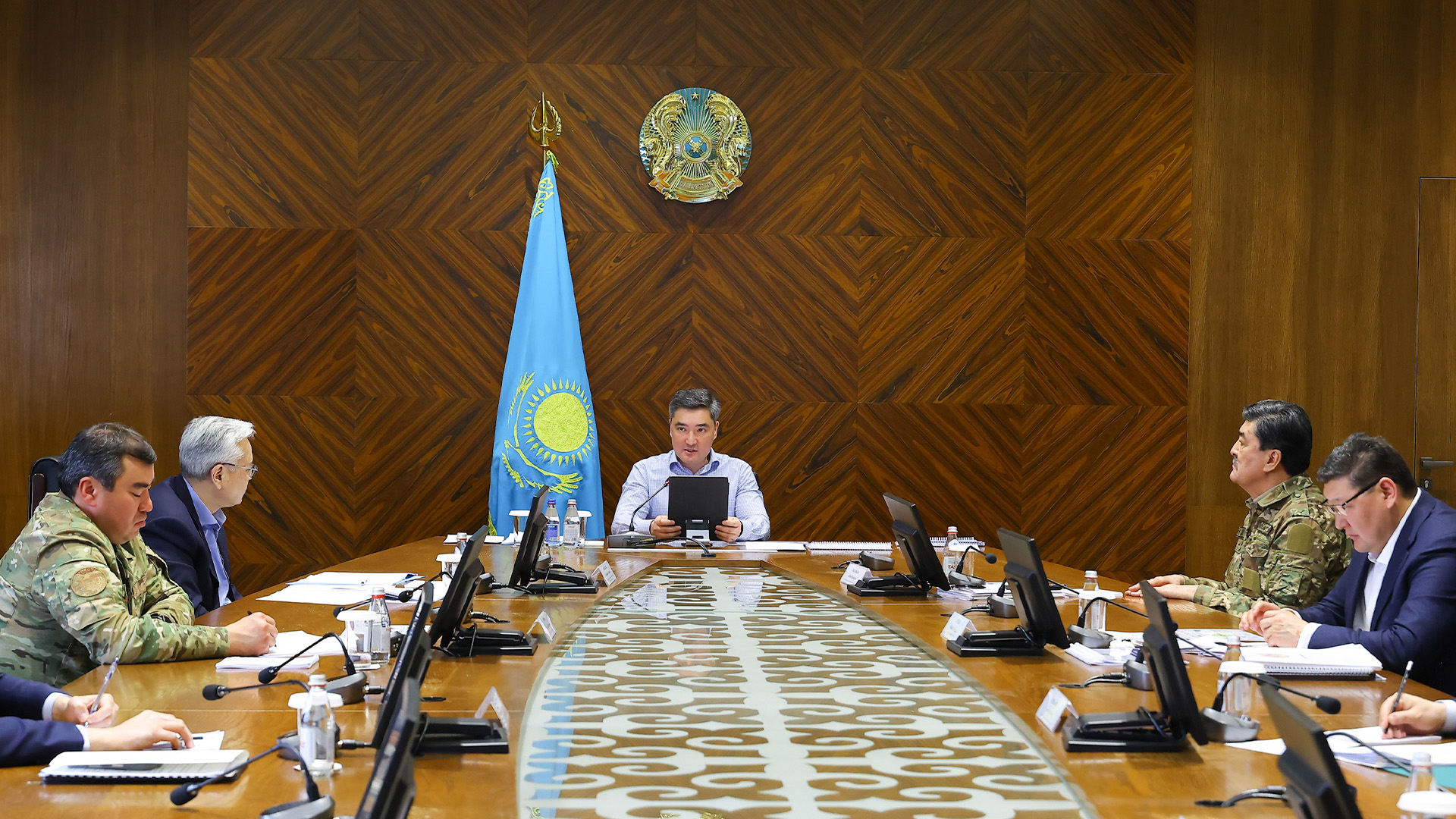 Олжас Бектенов провел заседание Республиканского оперативного штаба по ликвидации чрезвычайных ситуаций в области Абай