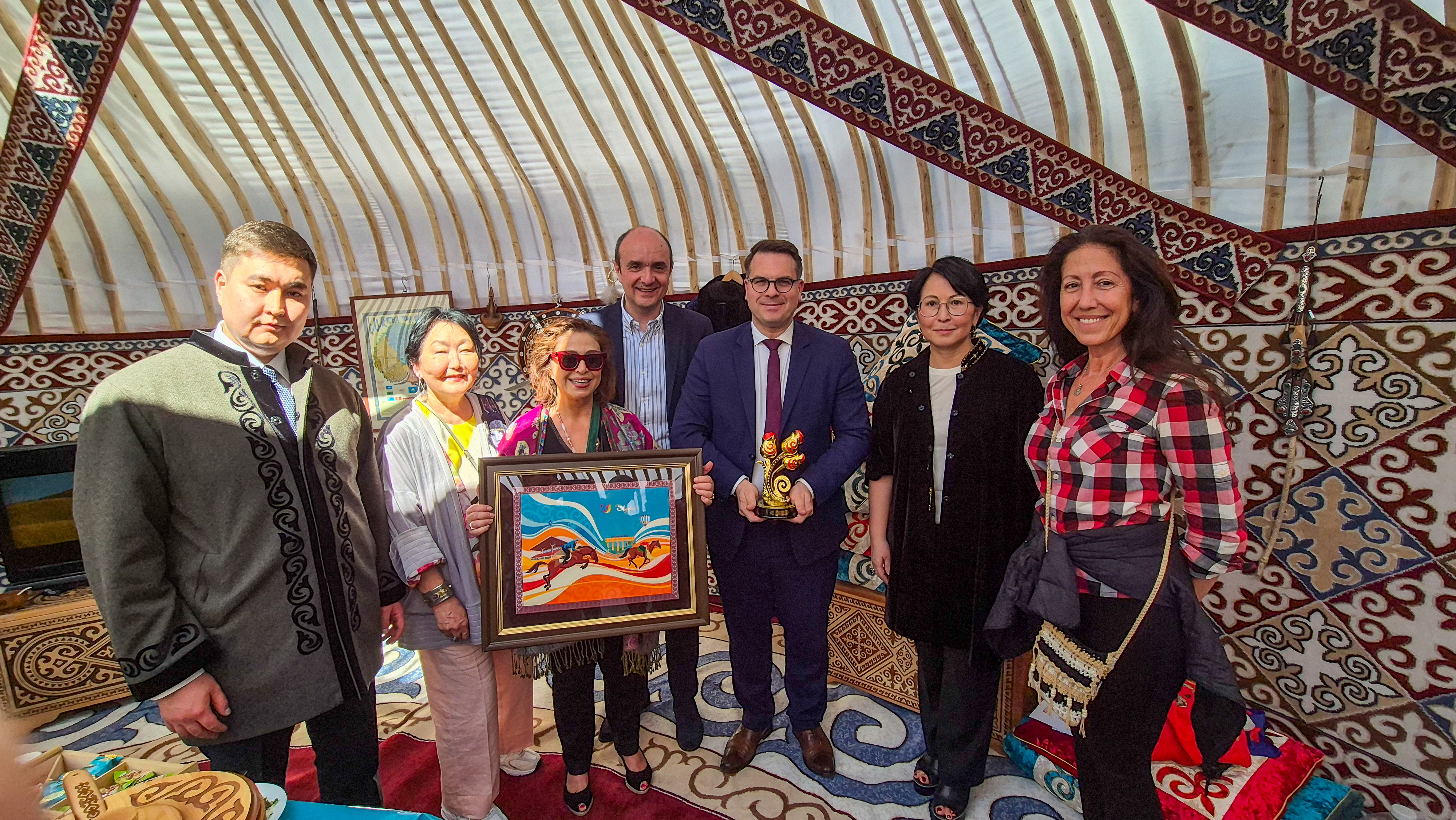 В Париже в честь праздника Наурыз прошел фестиваль «Казахский аул»