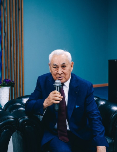 Батырбек Мырзабековке «Алаш» әдеби сыйлығы табысталды