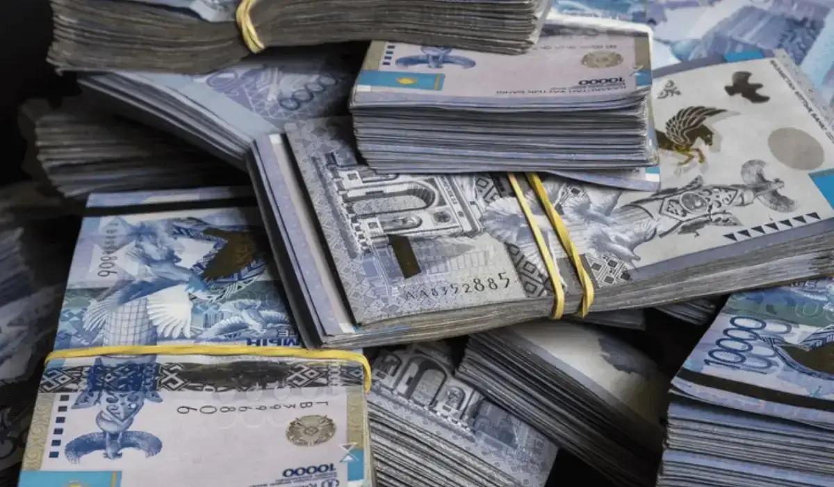 Ұлытау облысында адвокат лауазымды қызметкерлерге пара беремін деп клиентінен 31 млн теңге алған