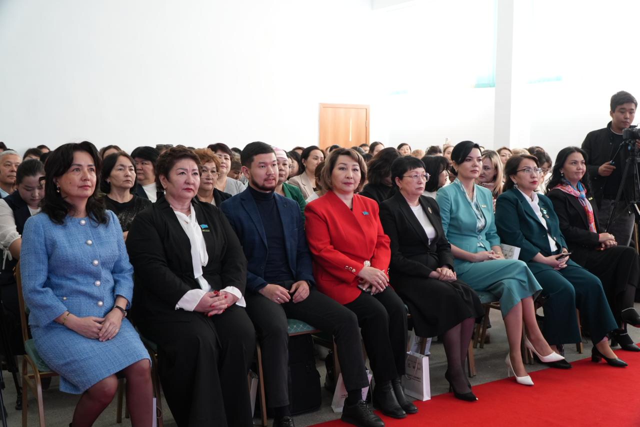 В Жезказгане организован республиканский семинар-тренинг «Адал азамат: будущее сельской школы»