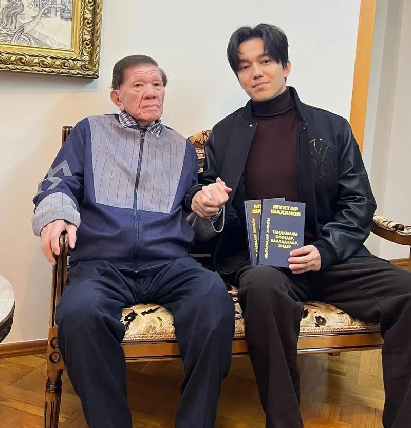 Қазақстанның Халық жазушысы, көрнекті ақын, қоғам қайраткері