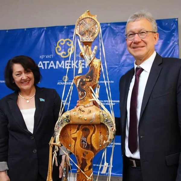 АҚШ ЕЛШІСІМЕН КЕЗДЕСУ