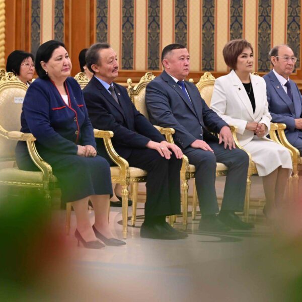 Президент мұғалімдер күнімен құттықтады