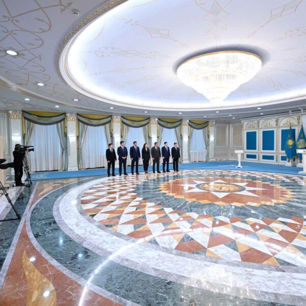 Қасым-Жомарт Тоқаев Қазақстан арқылы әлемнің ең ірі сауда нарықтарына жол ашатын 5 теміржол дәлізі өтетінін айтты 