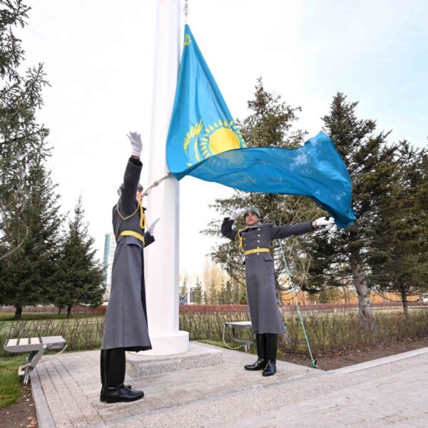 🇰🇿Президент Мемлекеттік ту көтеру рәсіміне қатысты 