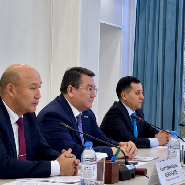 ЖАҢААРҚА АУДАНЫНДА ПРЕЗИДЕНТ КЕҢЕСШІСІ МӘЛІК ОТАРБАЕВТЫҢ ҚАТЫСУЫМЕН ЖИЫН ӨТТІ