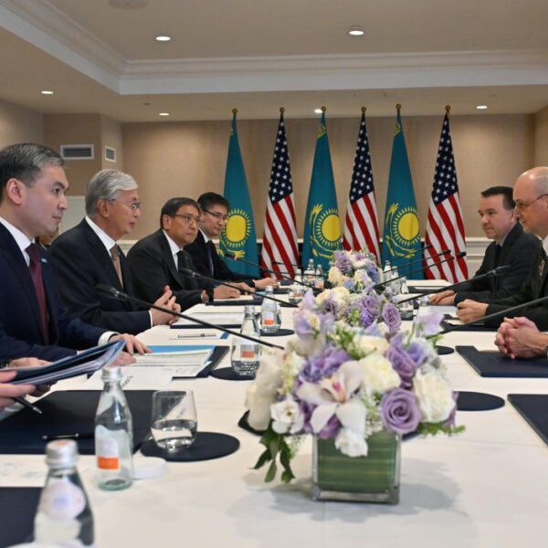 Қасым-Жомарт Тоқаев John Deere компаниясының ТМД және Орталық Азия елдері бойынша президенті Чабо Лейкомен кездесті